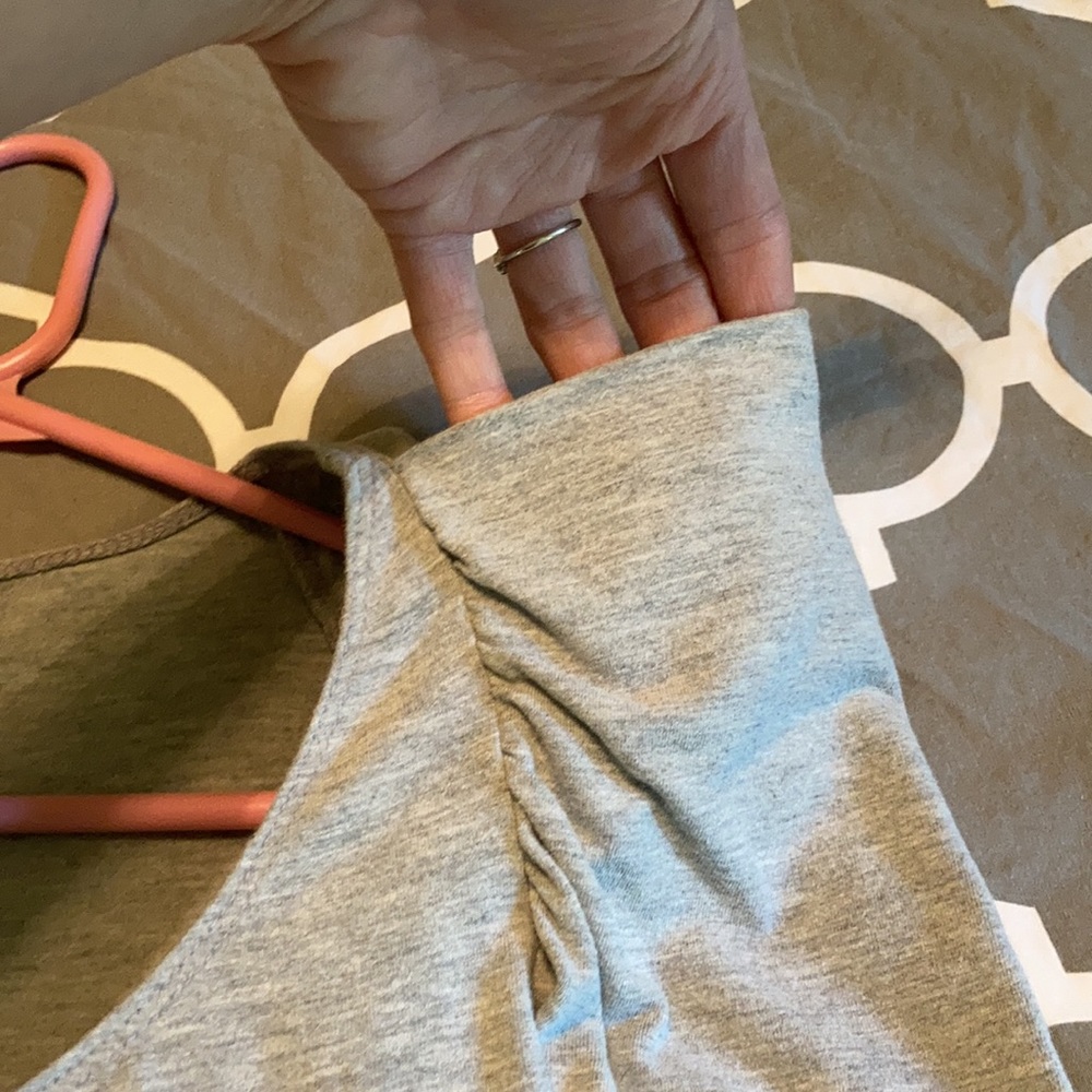 Woman’s shirt - Picture 3 of 5